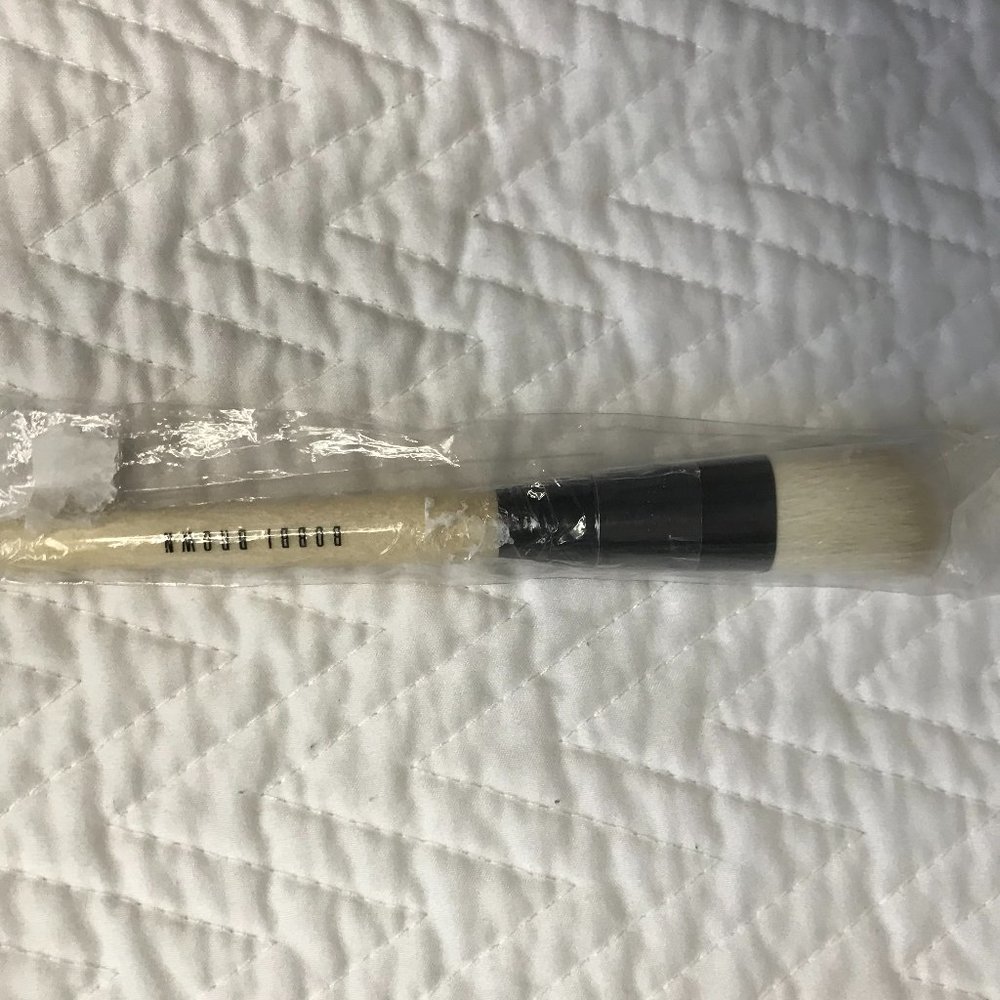 Bobbi Brown Angled Face Brush - new in sealed package